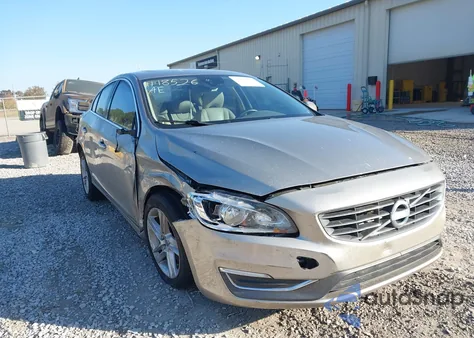 2015 Volvo S60 T5 Premier z USA, uszkodzony, nr VIN YV140MFBXF1306010